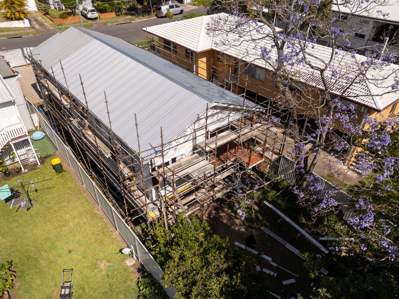 House raising and build-in-under extension
